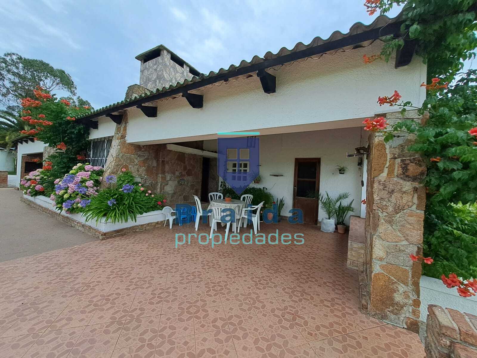 Gran casa y campo de 12 hectáreas