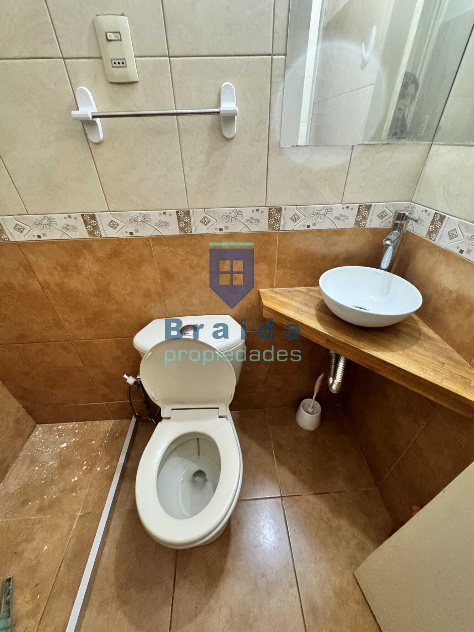 Hermoso apartamento céntrico en Montevideo semiamoblado 