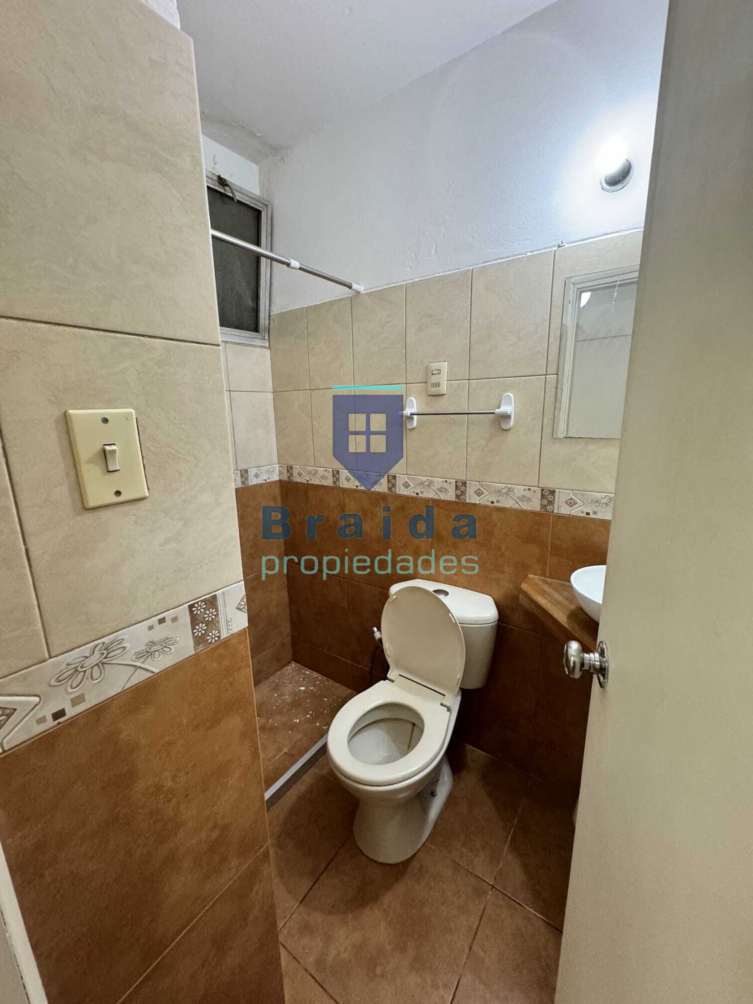 Hermoso apartamento céntrico en Montevideo semiamoblado 