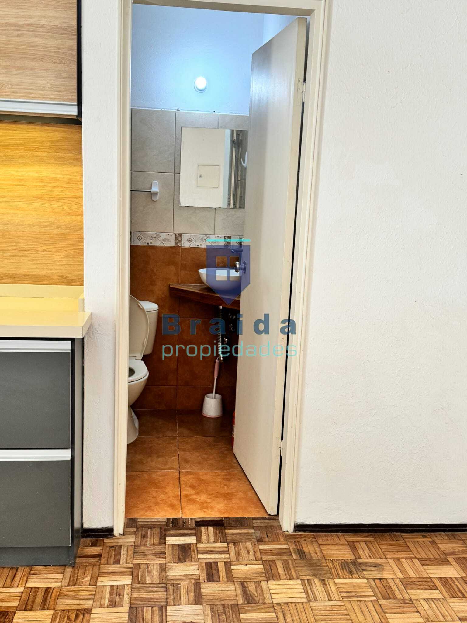 Hermoso apartamento céntrico en Montevideo semiamoblado 