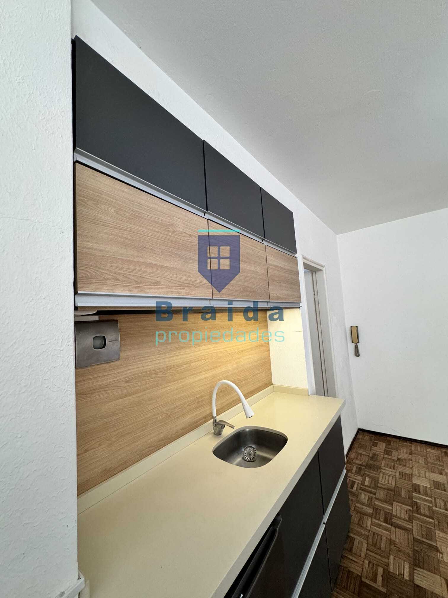 Hermoso apartamento céntrico en Montevideo semiamoblado 