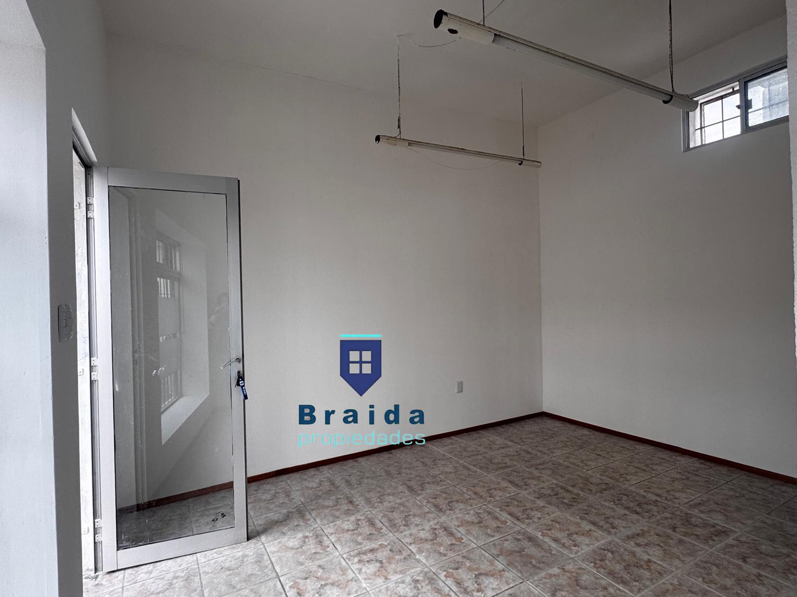 Local en excelente punto de San Jacinto