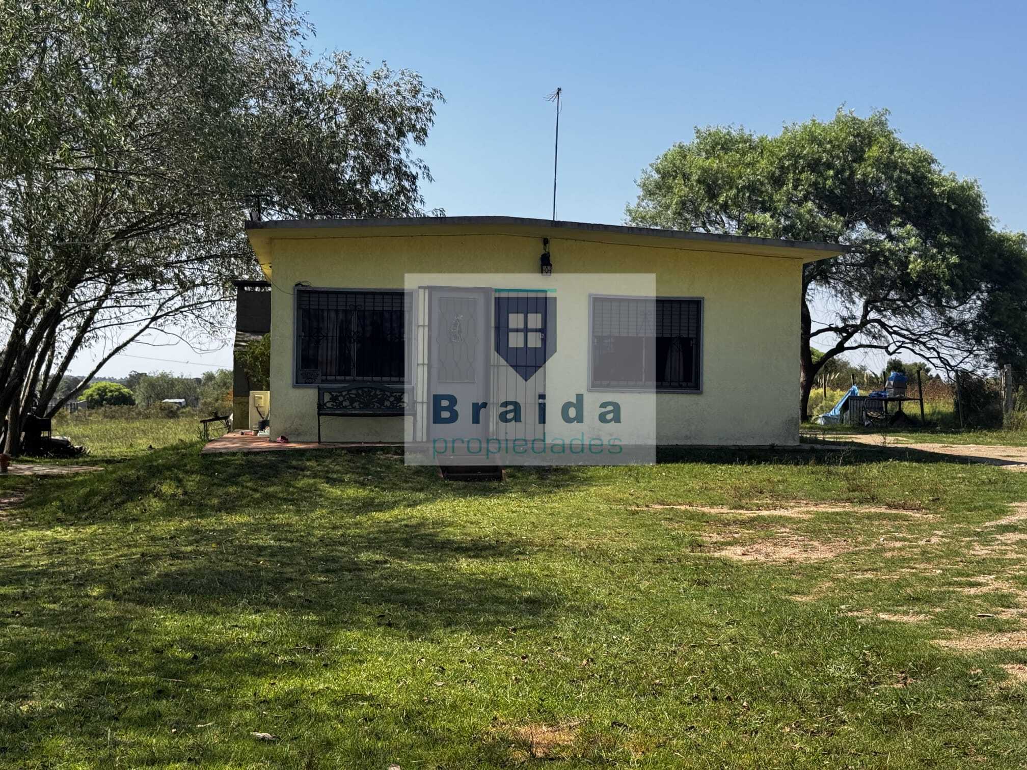 Se vende casa con más de  media hectárea de terreno. En San Jacinto