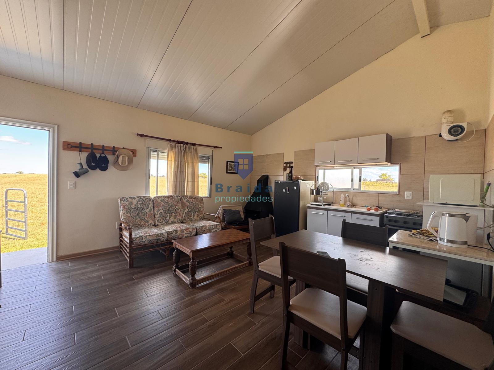 Excelente campo de 18 has con dos viviendas 