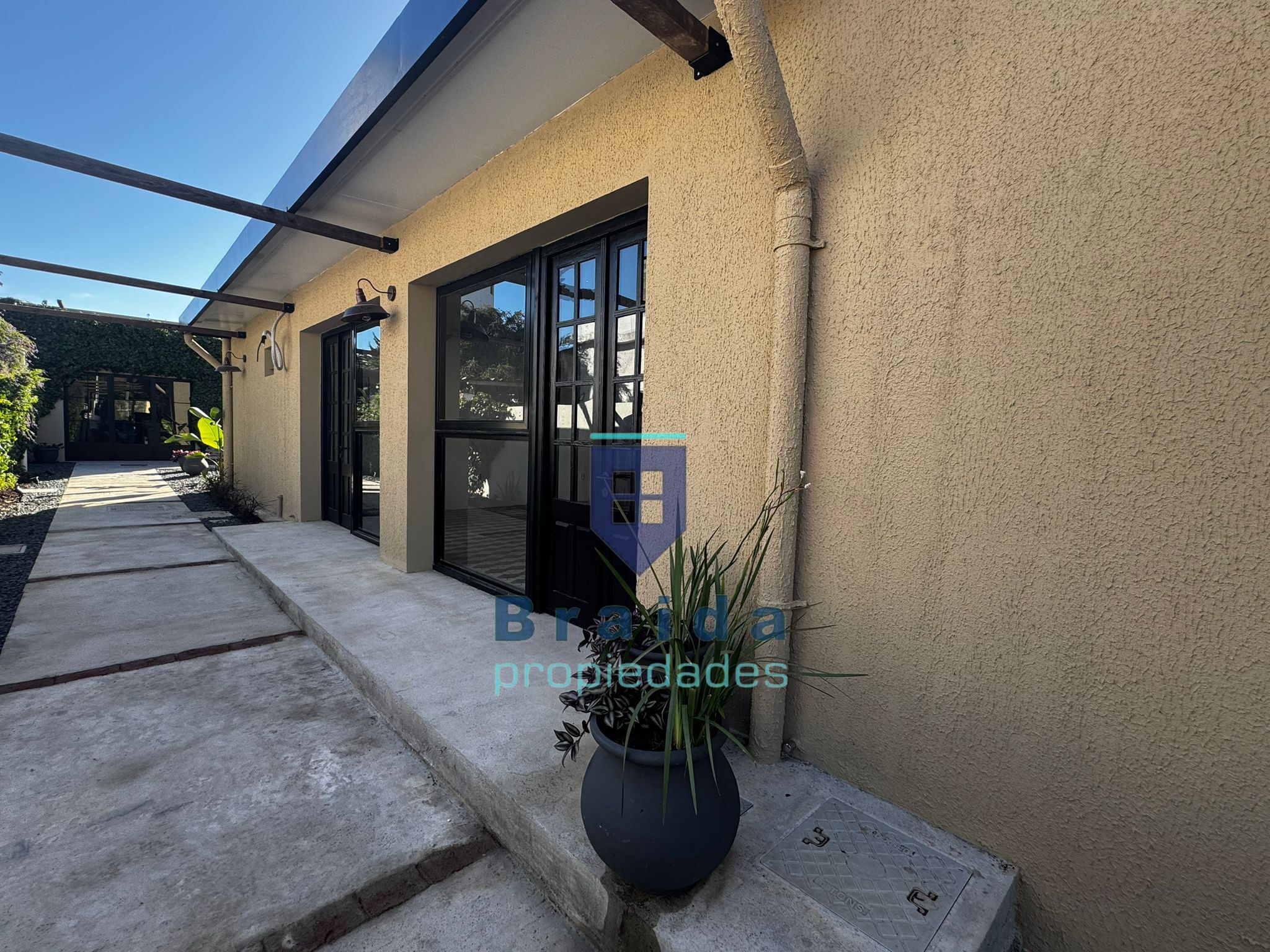 Hermosos locales comerciales en zona céntrica de San Jacinto