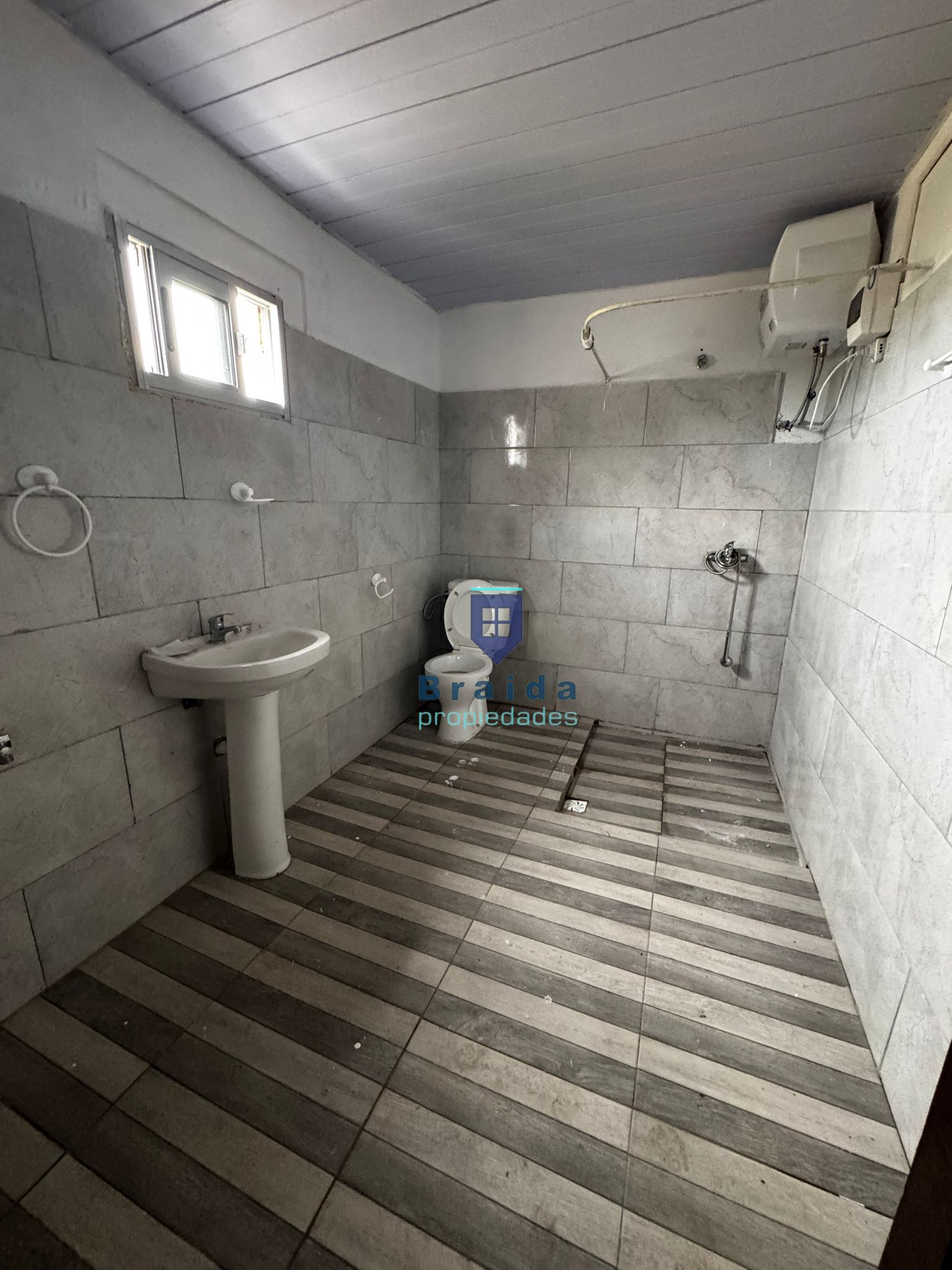 Gran casa con 3has de campo