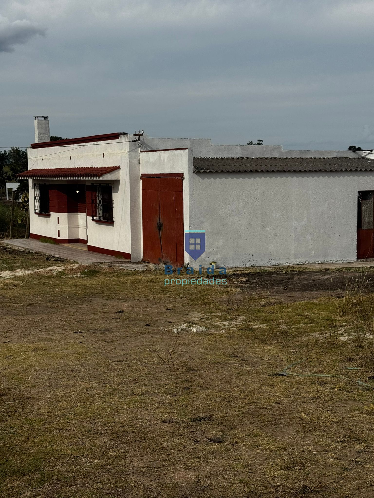 Gran casa con 3has de campo