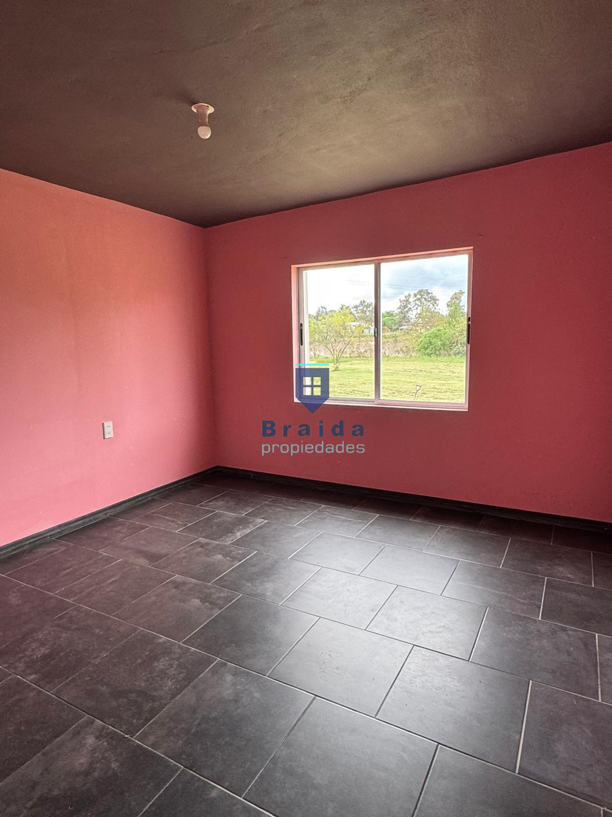 Hermosa vivienda de dos dormitorios y cochera