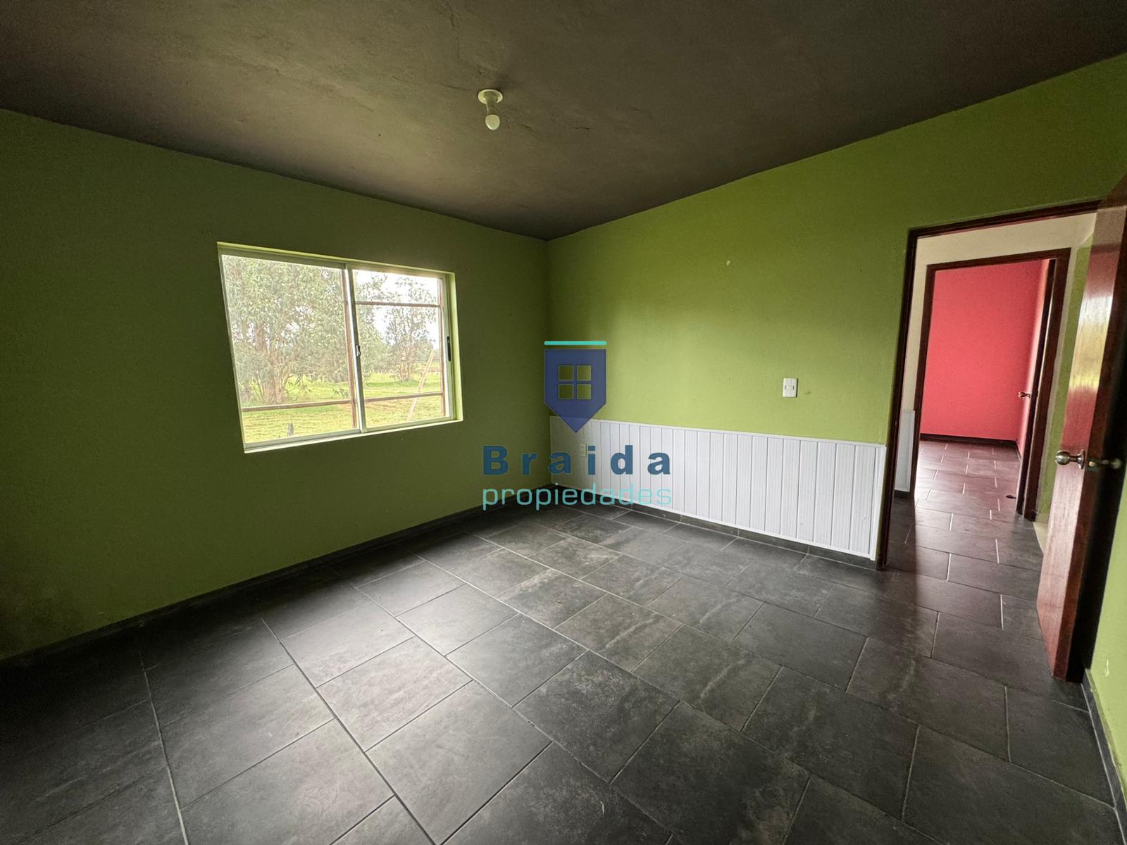 Hermosa vivienda de dos dormitorios y cochera