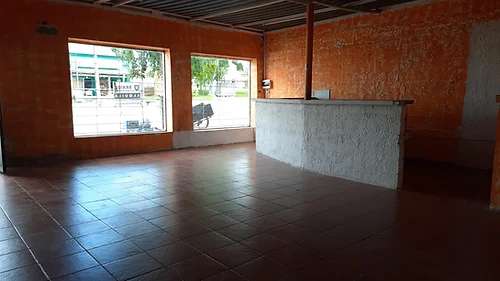 Espacioso local sobre Avenida Artigas